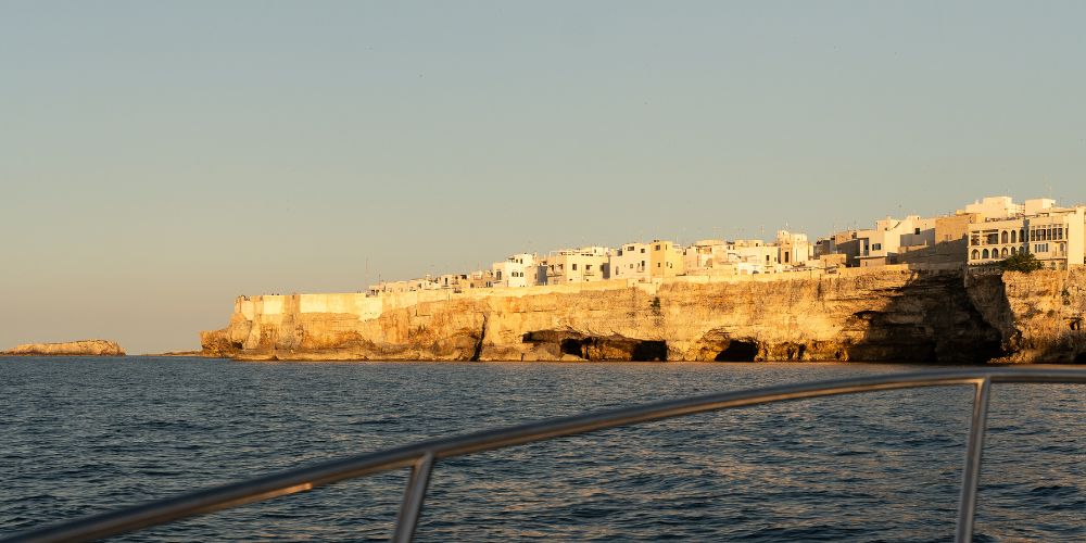 Gita in barca a Polignano a Mare: alla scoperta delle sue meraviglie