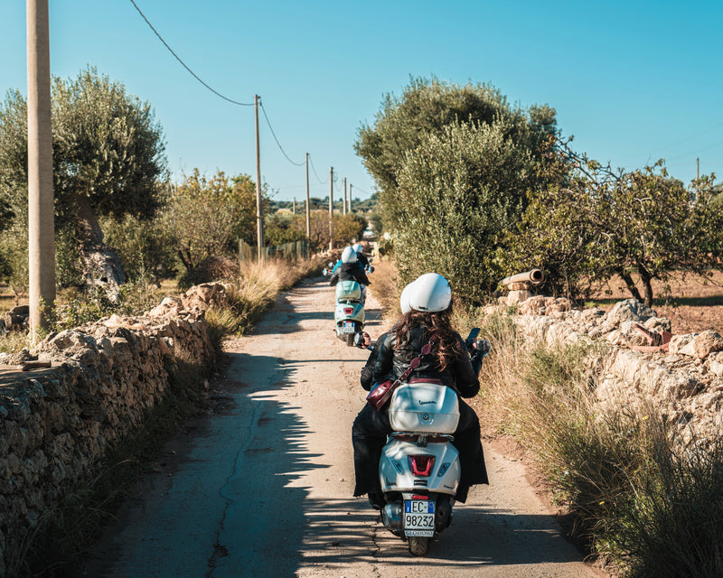 Vespa Tour in Puglia: noleggia la tua Vespa a Polignano a Mare