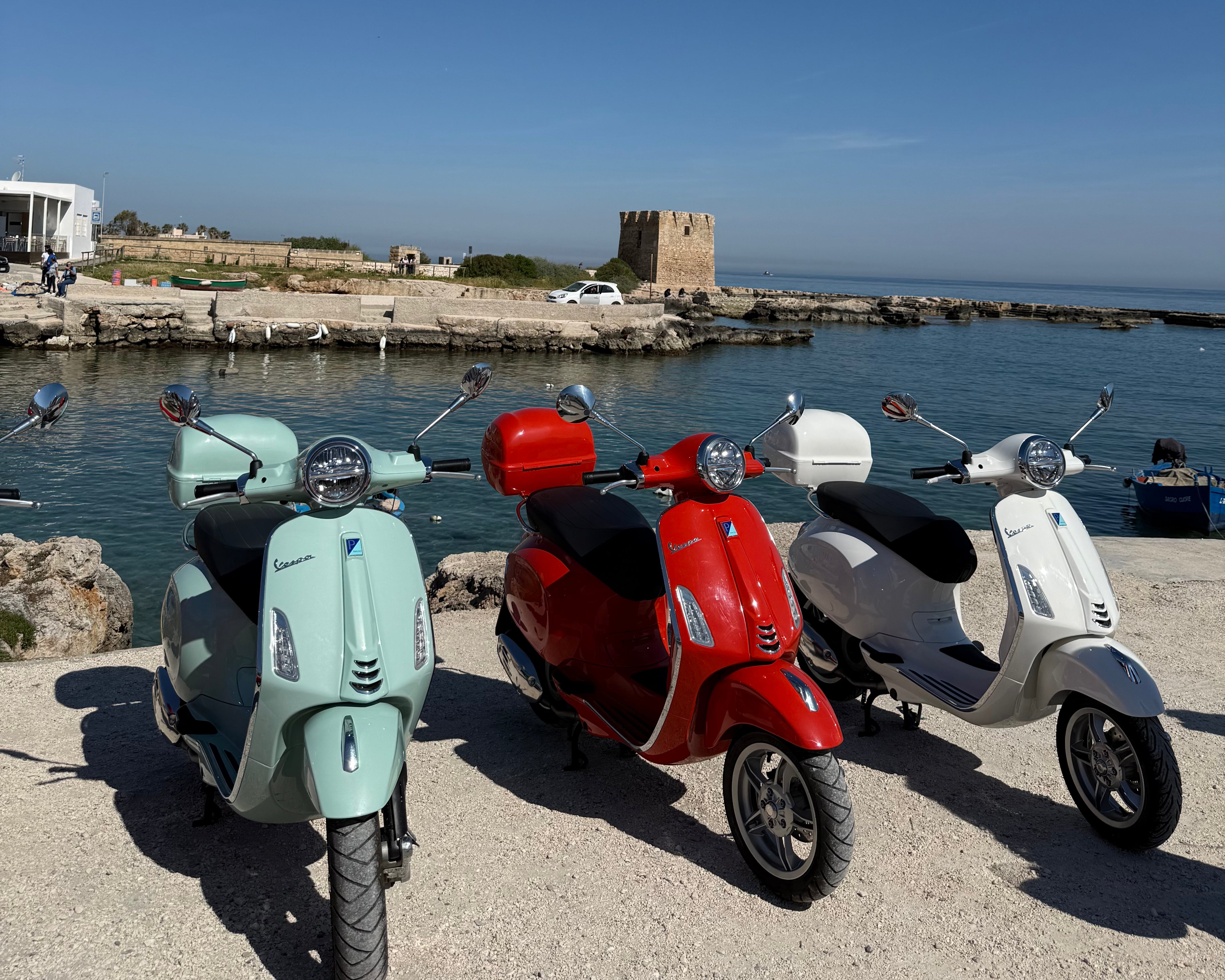 Noleggia la tua Vespa a Polignano a Mare-2