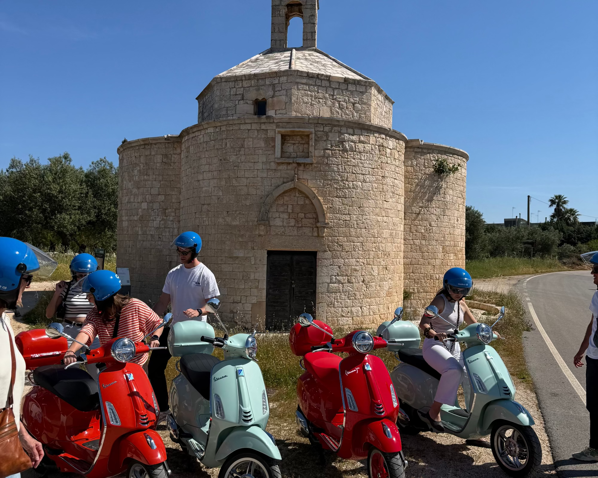 Noleggia la tua Vespa a Polignano a Mare-7