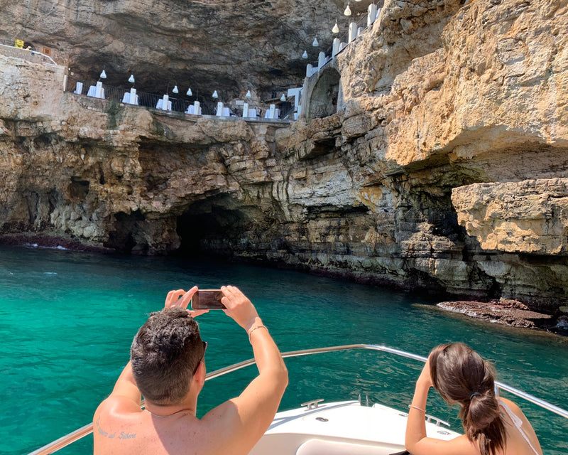 Tour in barca delle grotte di Polignano a Mare con aperitivo