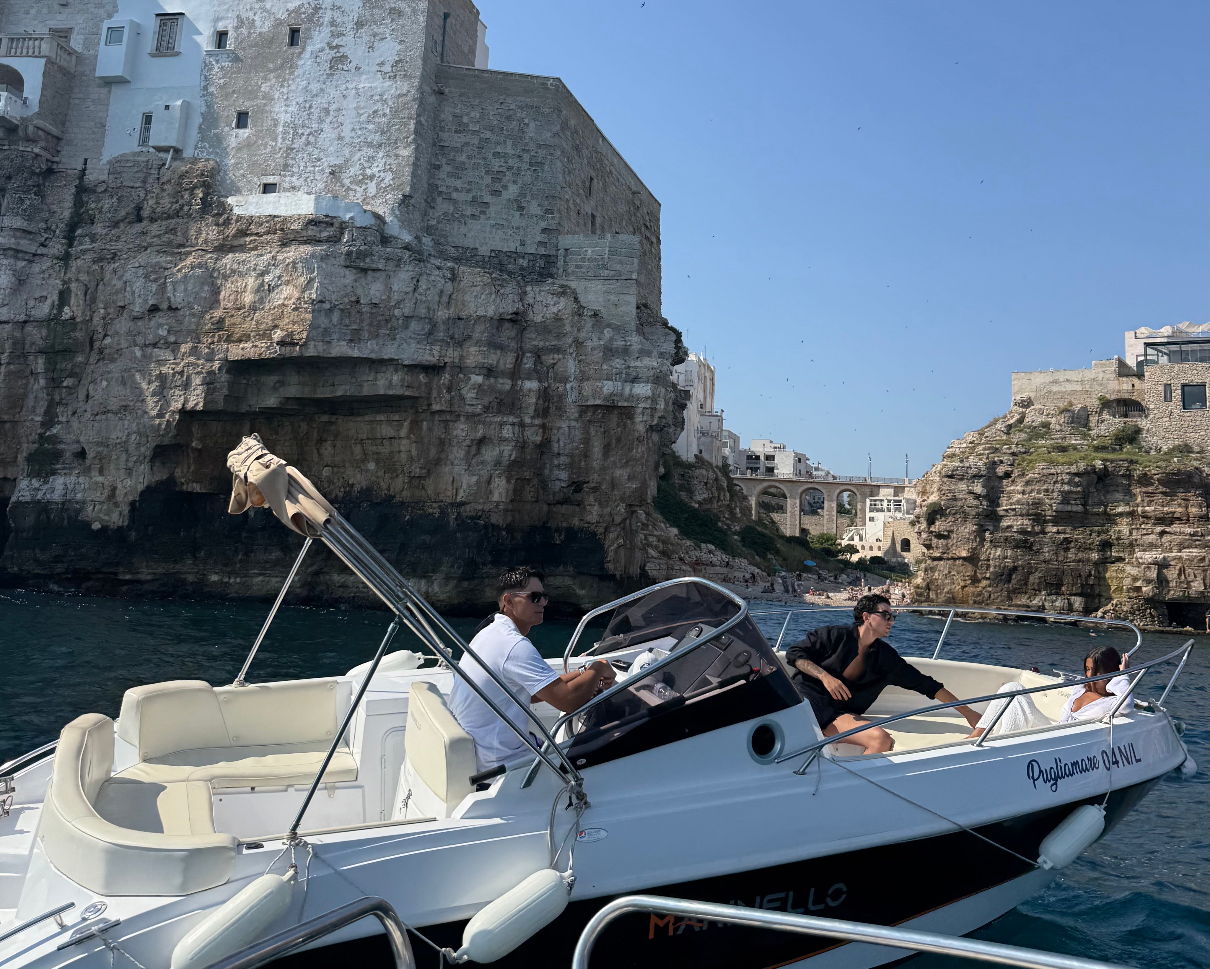 Paseo Privado en Barco por las Grutas de Polignano a Mare - 3 Horas-8