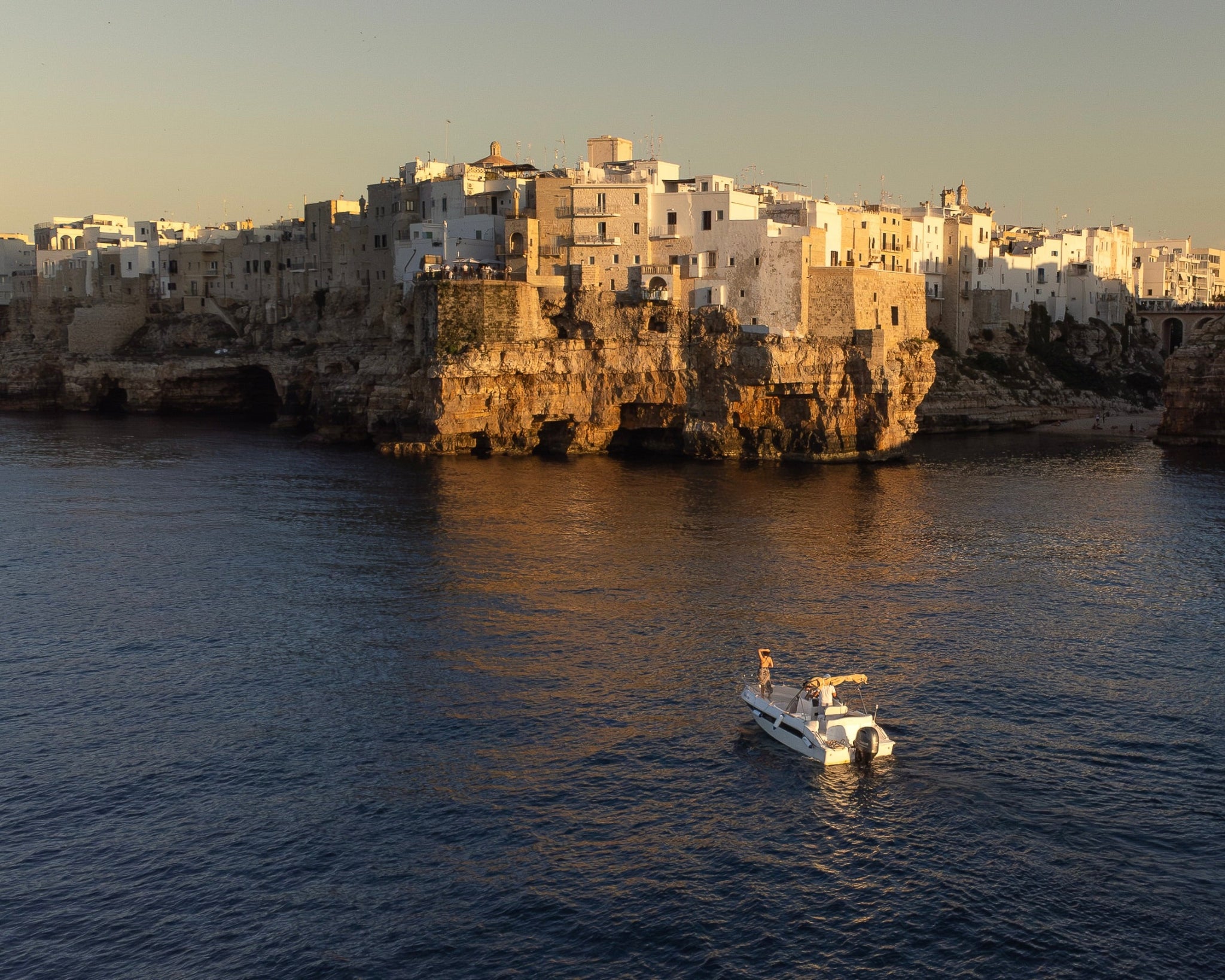 Da Bari: Tour in barca tra le grotte e visita libera di Polignano a Mare-5