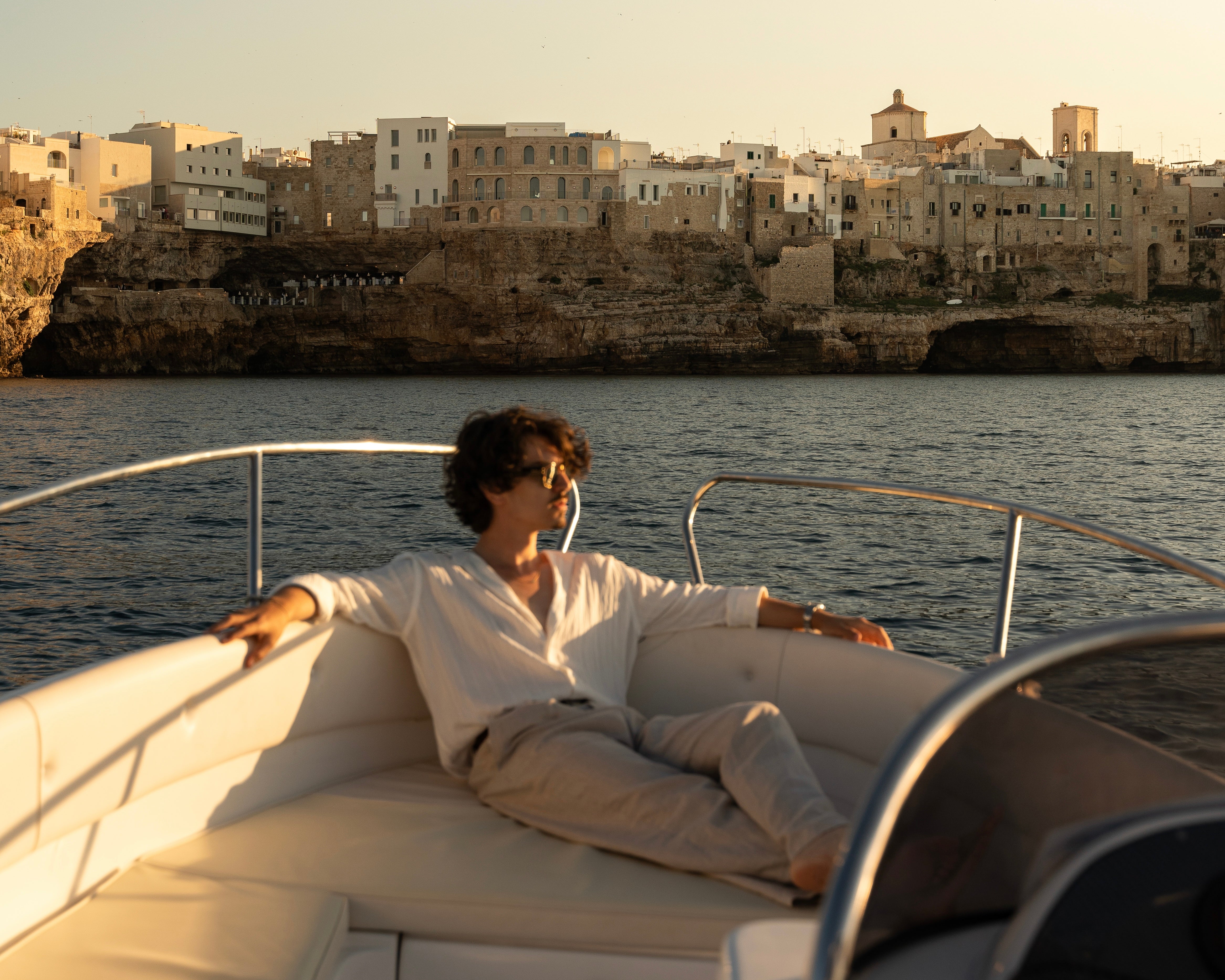 Da Bari: Tour in barca delle grotte di Polignano al tramonto-4