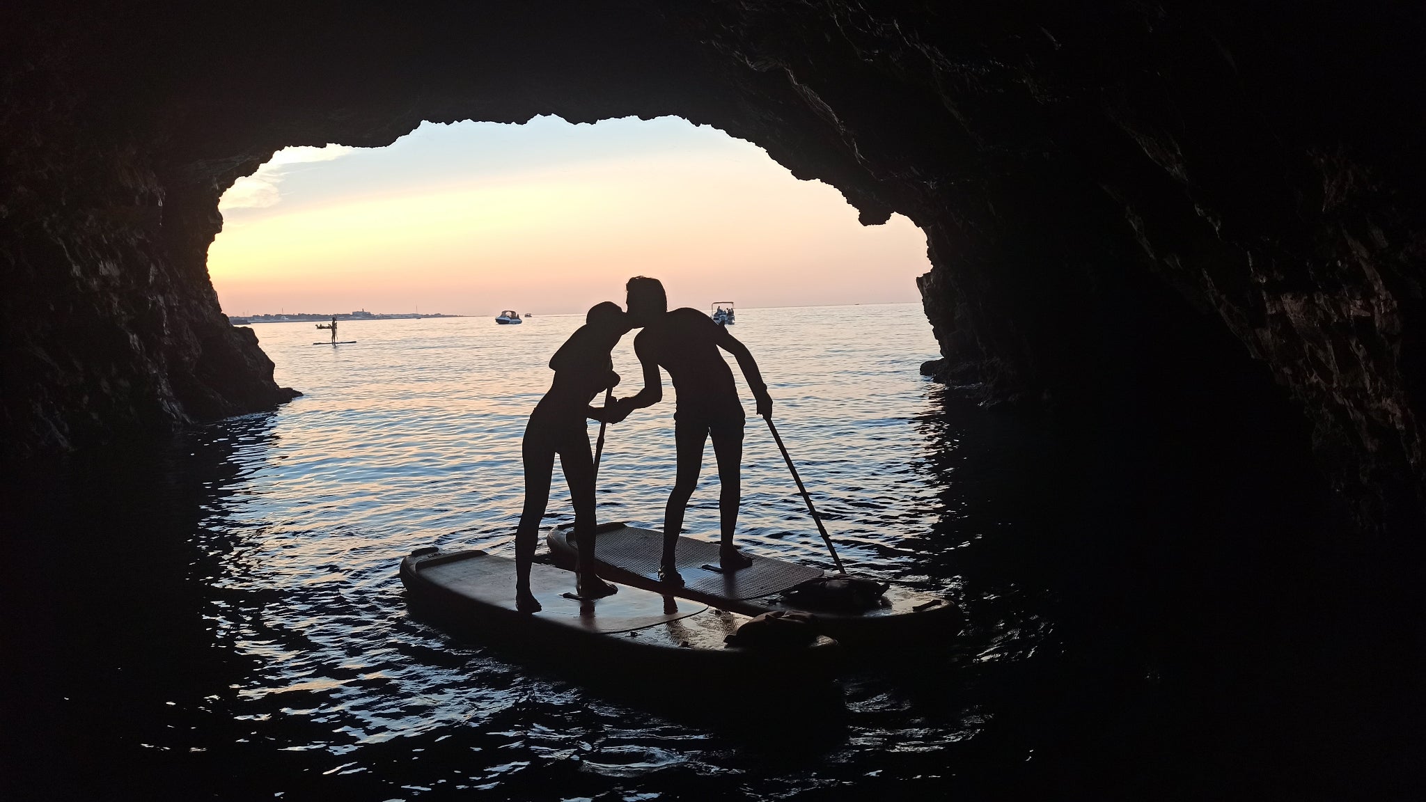 Escursione in SUP alle grotte di Polignano a Mare-4