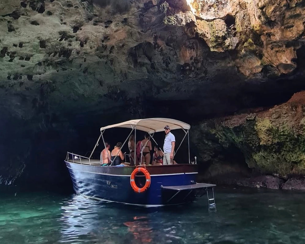 Tour privato di Polignano a Mare in gozzo tipico-2