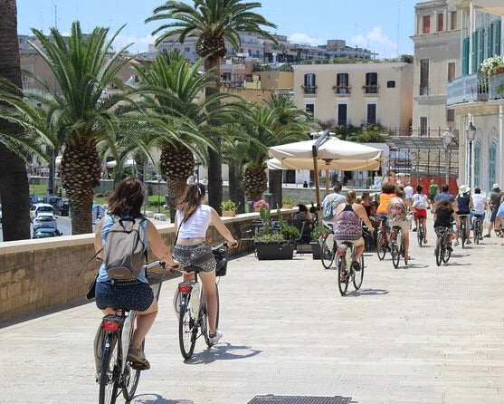 Tour di Bari in bicicletta - Visita culturale con degustazione di street food-1