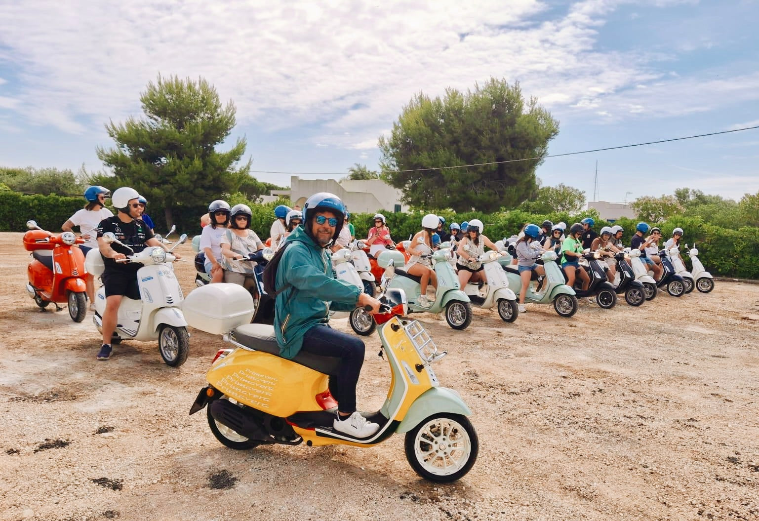 Da Bari: Tour in Vespa della Valle d'Itria - Alberobello Locorotondo e degustazioni-4