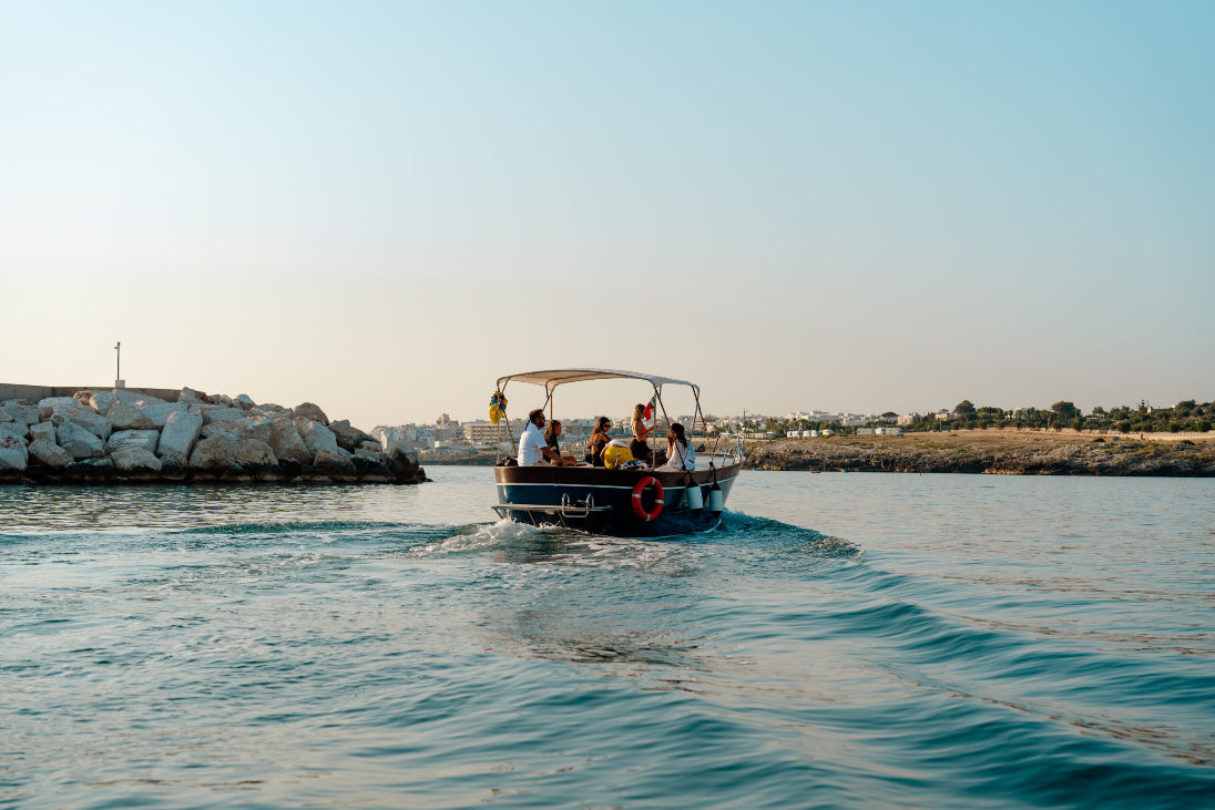 Tour privato di Polignano a Mare in gozzo tipico-3